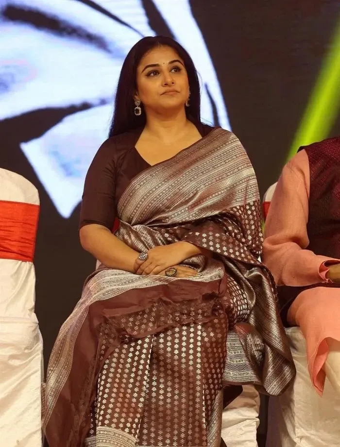 ACTRESS VIDYA BALAN IN TRADITIONAL MAROON SAREE 4